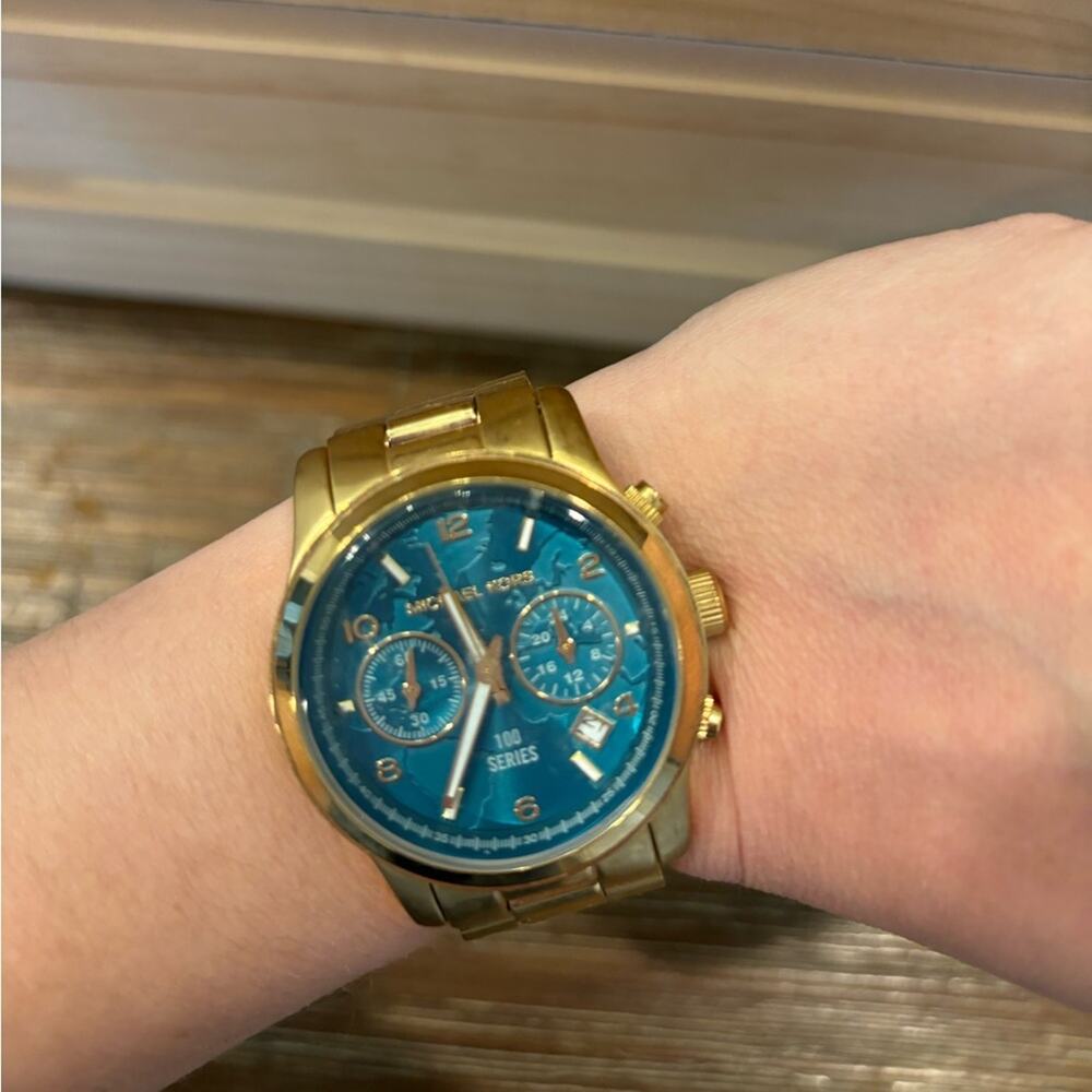 Michael Kors World Hunger Collar Aqua Watch